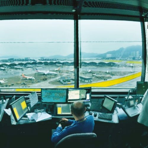 機師與航空交通管制合作改進